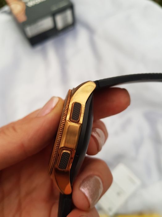 Смарт годинник  Samsung watch r810 42mm rose gold