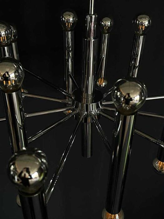 Stylowy żyrandol    zaprojektowany przez Gaetano Sciolariego