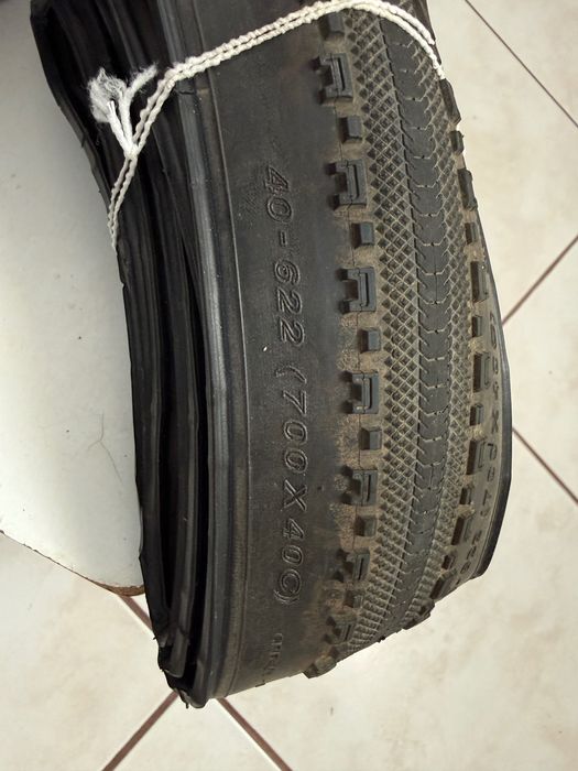 Opony CST Overtone 40x622 Gravelowe Tubeless ready 60 TPI