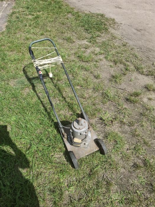 Kosiarka elektryczna.