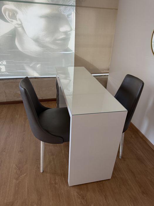 Mesa de manicure, valor negociável