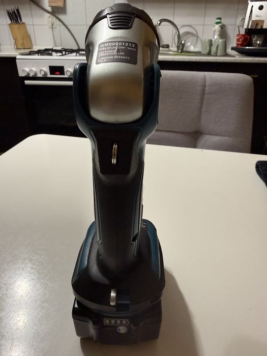 Ліхтар Makita DML 802 оригінал , стан новий