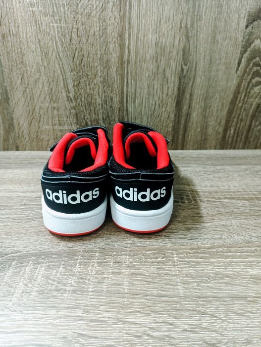 Дитячі кросівки Adidas Hoops 2.0, розмір 32, стан ідеальний