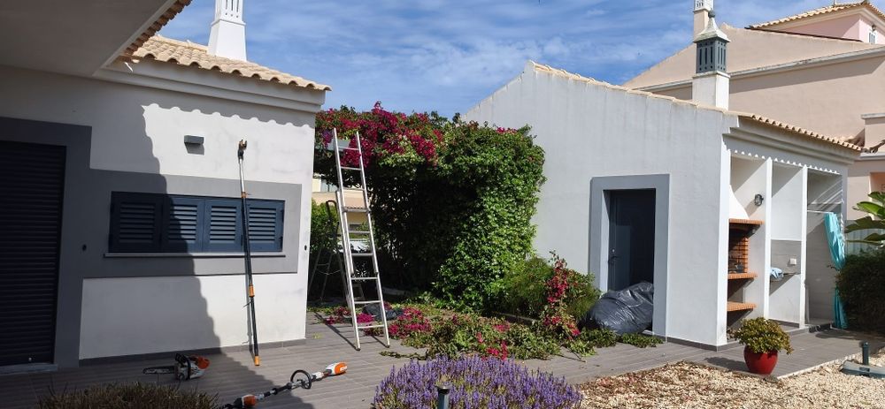 Manutenção de jardins e limpezas de terrenos