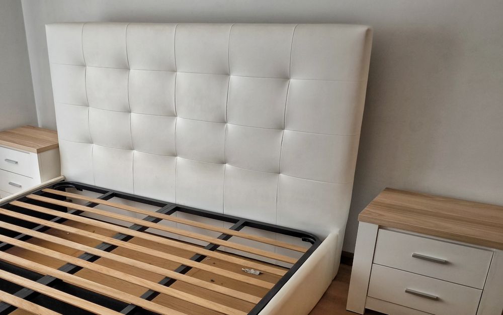 Cama de casal + 2 mesinhas de cabeceira – bom estado