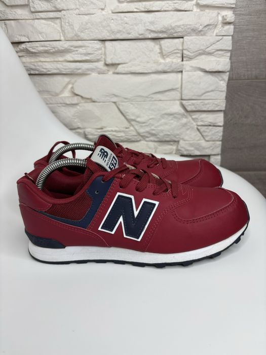Оригінальні підліткові кросівки New Balance 574 38р сині /червоні