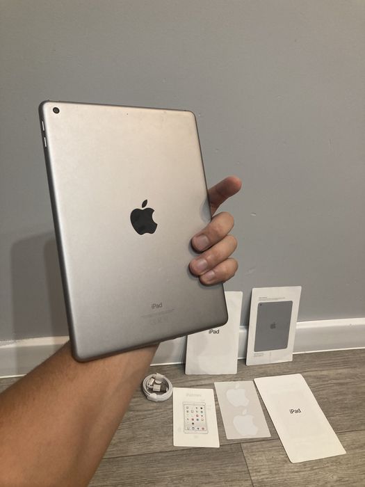 Tabet apple ipad 6 , ipad 7 - stan dobry
