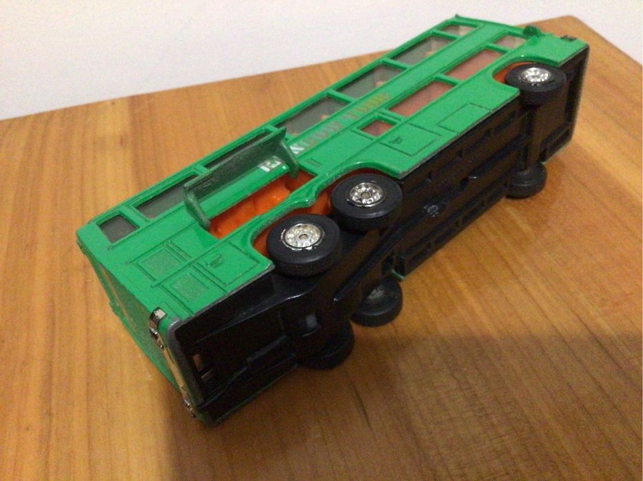 Дитяча іграшка  автобус