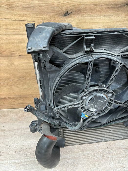 Pas przedni chłodnice Opel Vivaro B 2017r