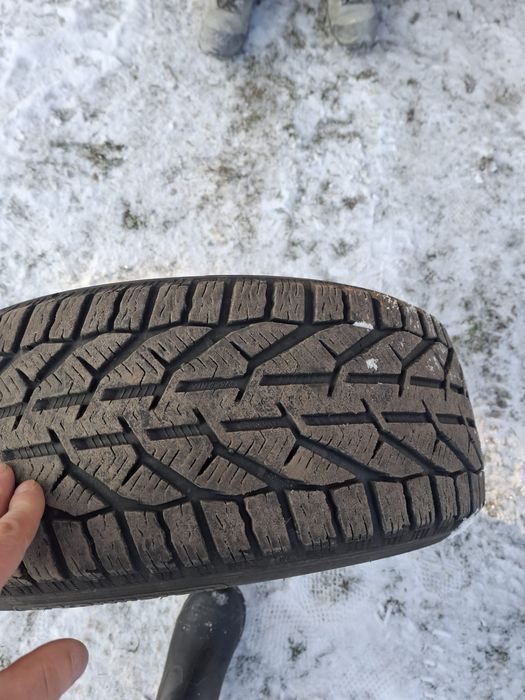 Opona Kormoran Snow 215/50/R17 7mm bieżnik