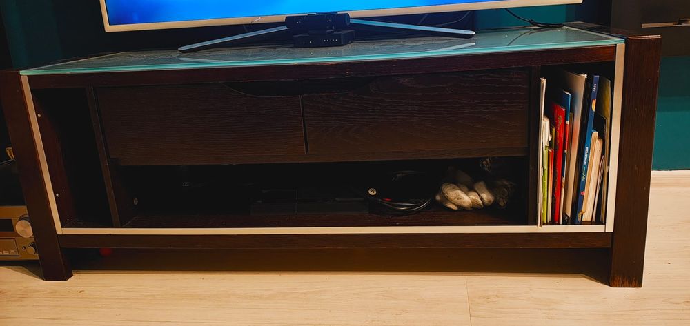 Zestaw mebli drewnianych