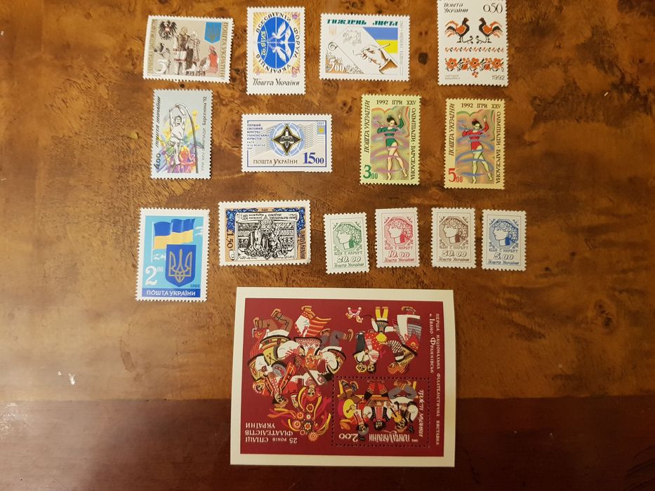 Марки  (багато різних марок і листи марок)