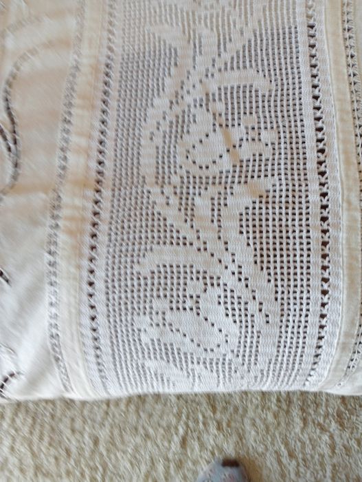 Colcha cama de casal em linho bordada e crochet