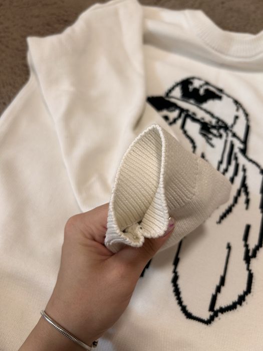 Білий светр з песиком від Zara