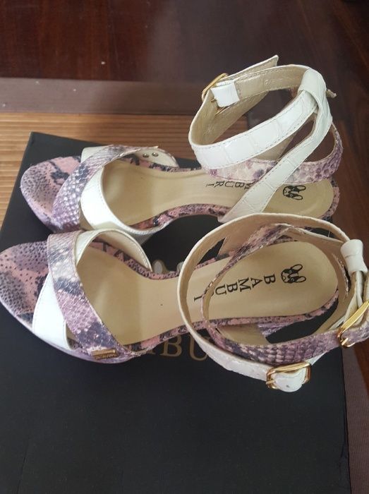 Sandálias Bamburi Novas e Botins Lança perfume