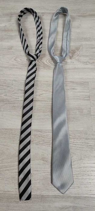 2 wąskie krawaty