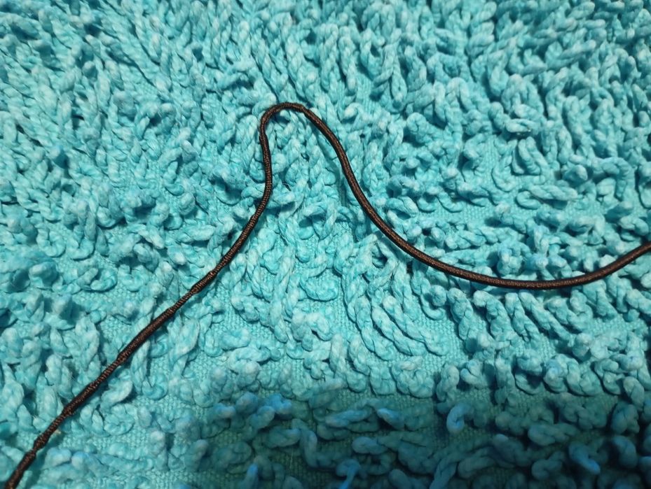 Colar de flores em tons de azul