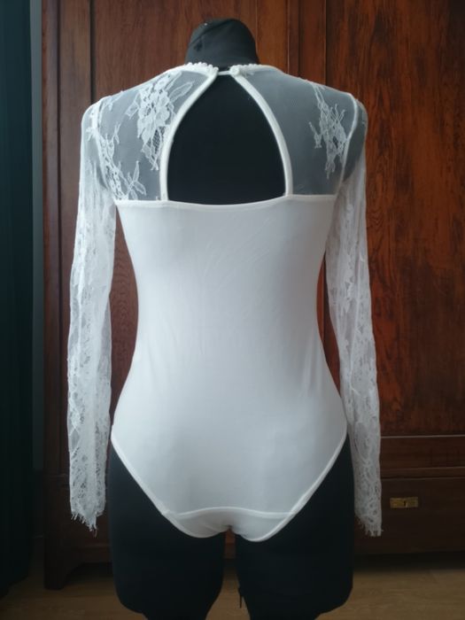 Białe koronkowe body S