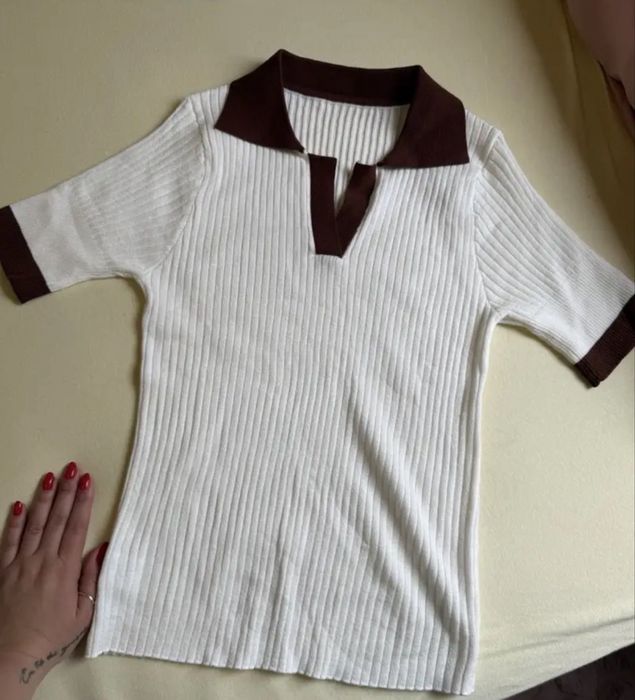 Жіноча футболка поло біла з коричневим коміром в рубчик S/M в стилі old money