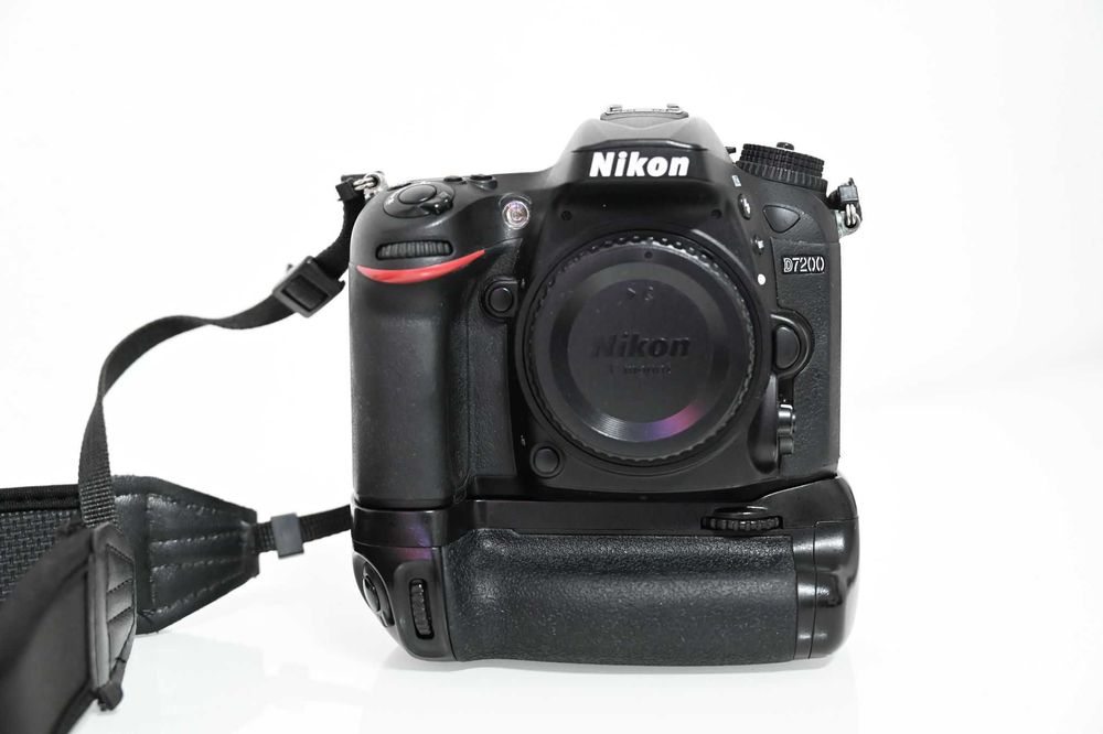 Máquina Fotográfica Reflex DSLR Nikon D7200 Corpo + Grip + 3 Baterias