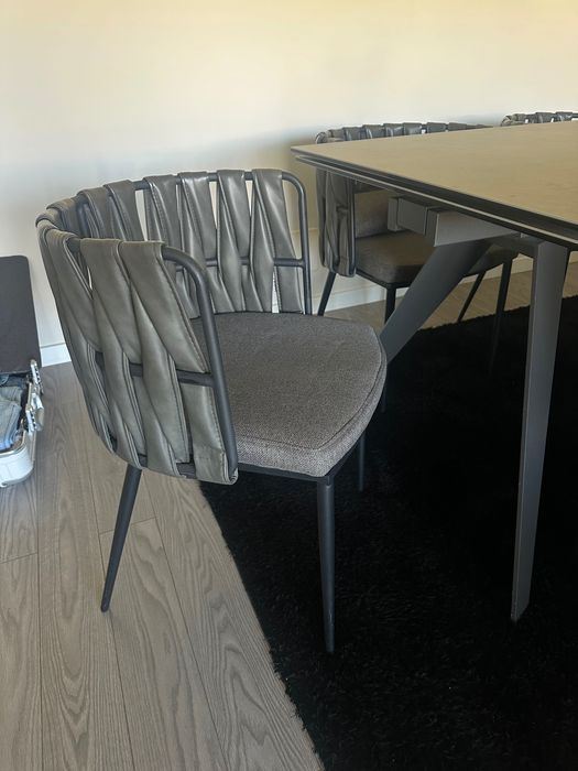 Mesa de jantar com 6 cadeiras