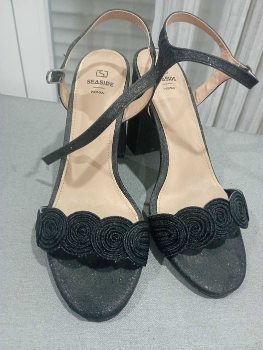 Sandálias pretas tamanho 37