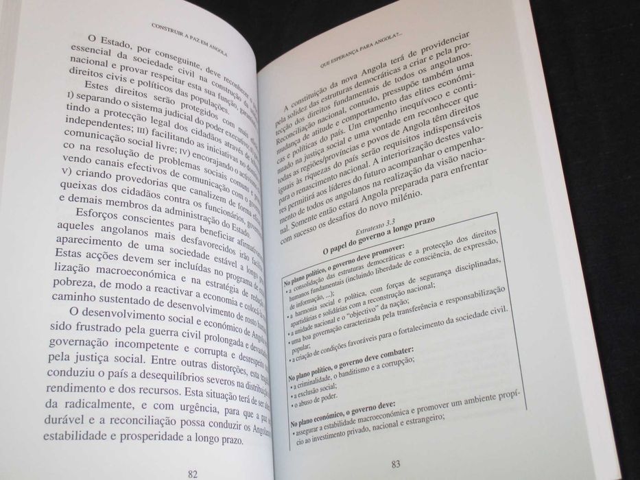 Livro Construir a Paz em Angola Fátima Moura Roque