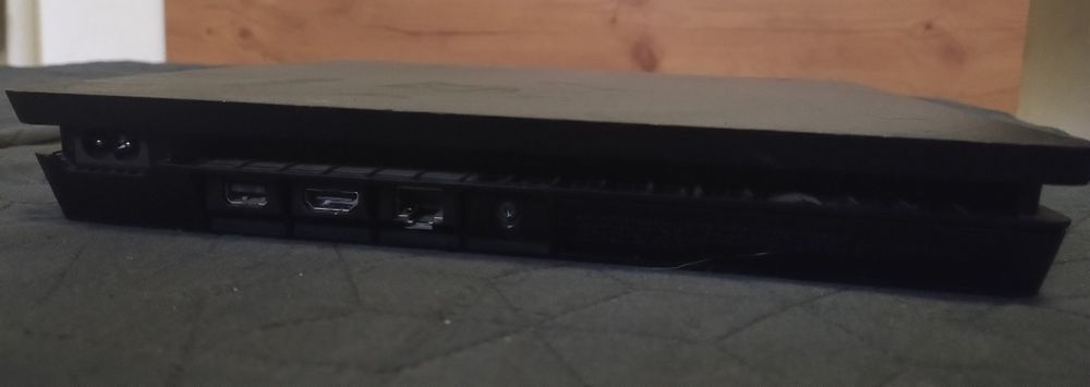 RtKonsola PS4 Slim