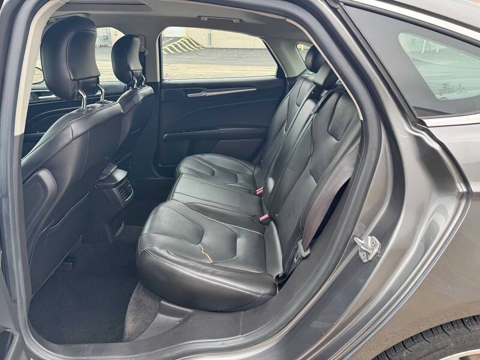 Ford Fusion Titanium      2014