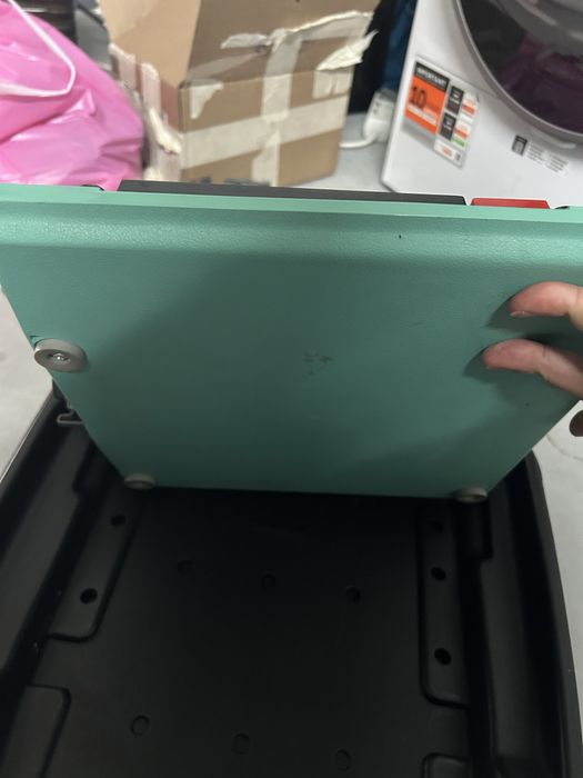 Maquina de escrever antiga com mala