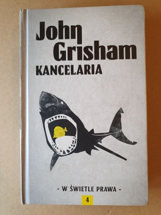 Kancelaria - John Grisham;  W świetle prawa

Książka w dobrym stanie.