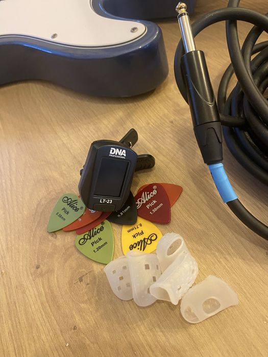 Gitara harley benton niebieska pluz wzmacniacz