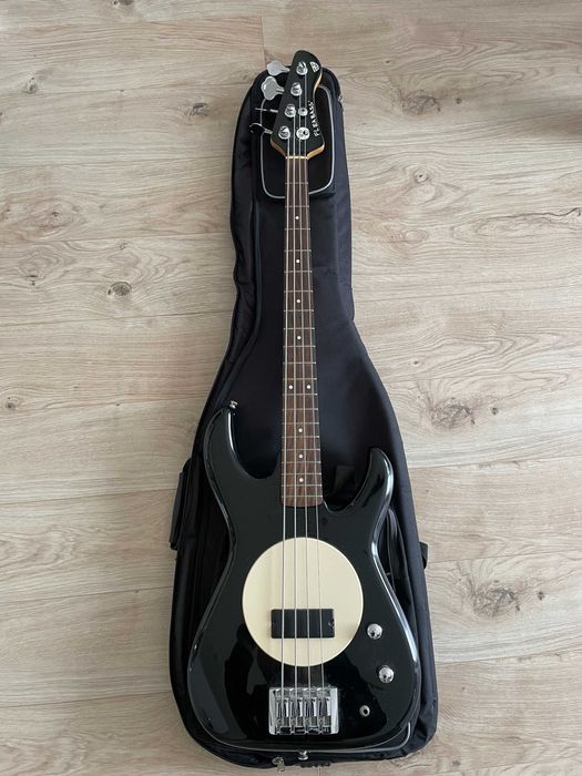 Fleabass Model 32 czarno-biały