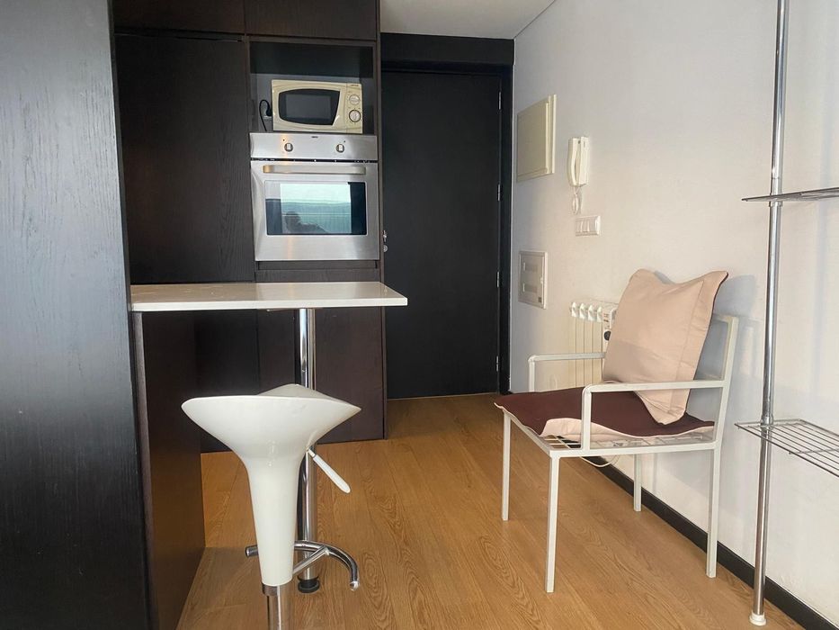 T0 mobilado com lugar de garagem