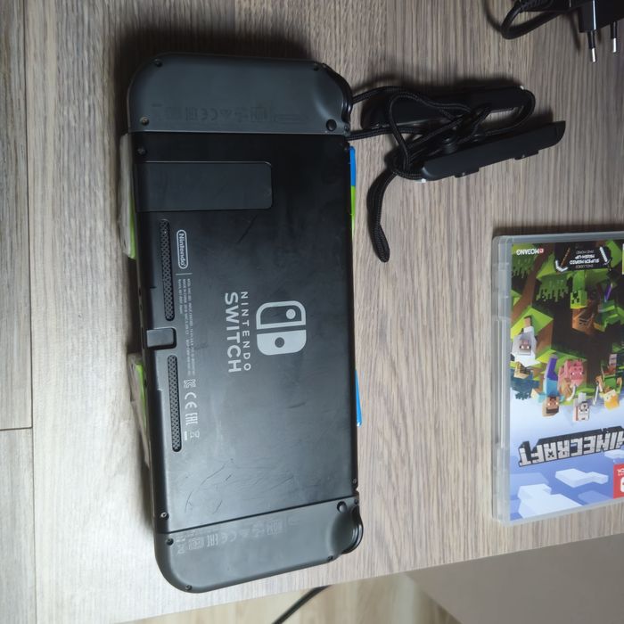 Nintendo switch z zestawem i grą Minecraft