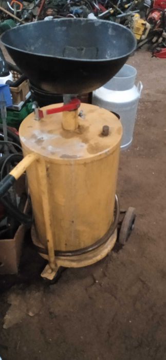 Zbiornik do zlewania oleju