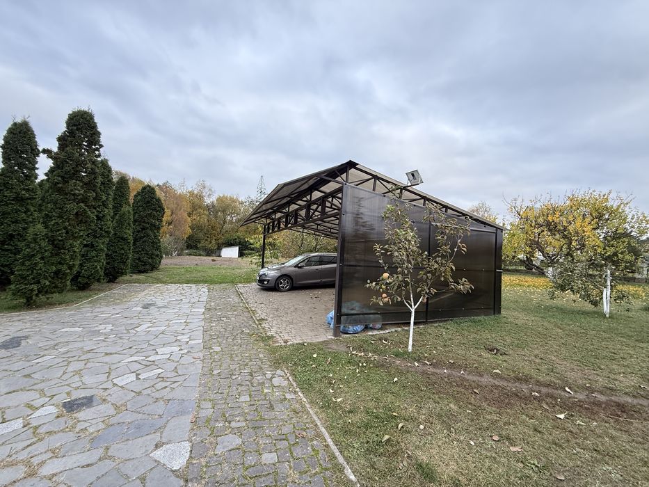 Будинок з ремонтом та виходом до водосховища . Велика ділянка, баня