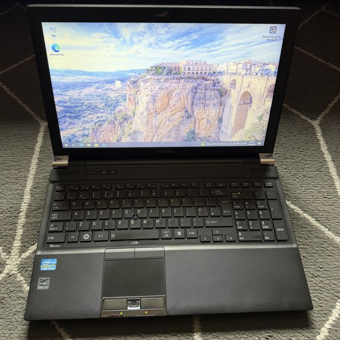 Toshiba Tecra R950 i5 8gb 256ssd 15,6 mat wifi dvd  usb 3.0 dp