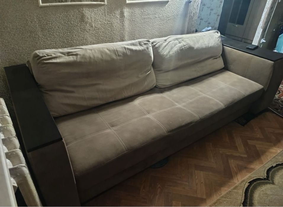 Продам Диван двухспальный.Доставка.