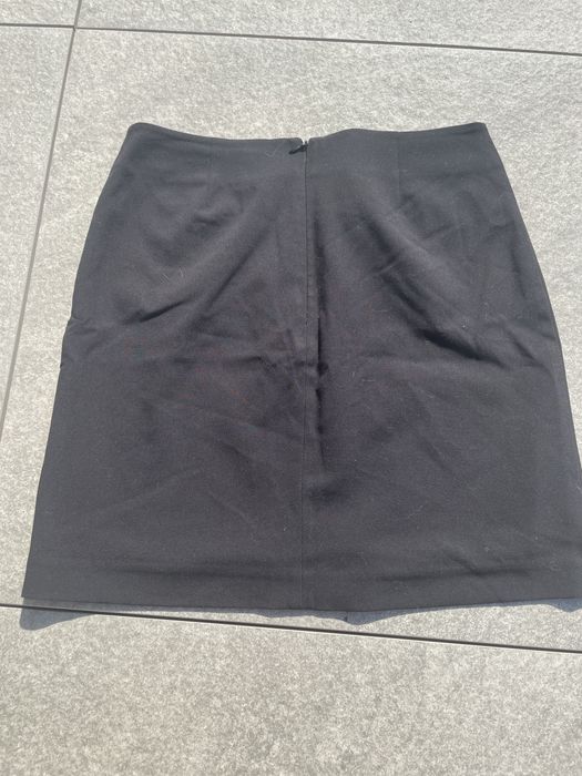 Czarna spodnica midi