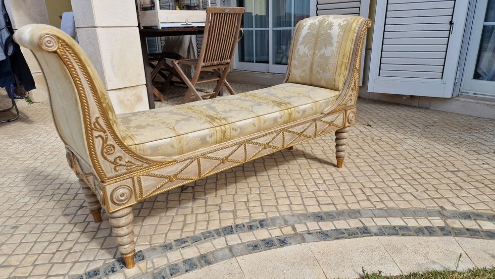 Canapé estilo Louis XVI.