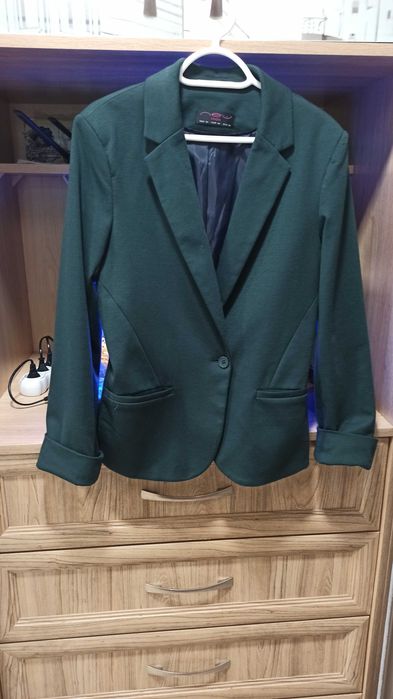 Трикотажний жакет жіночий класичний