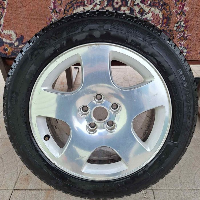 Продам колесо 225/55R17