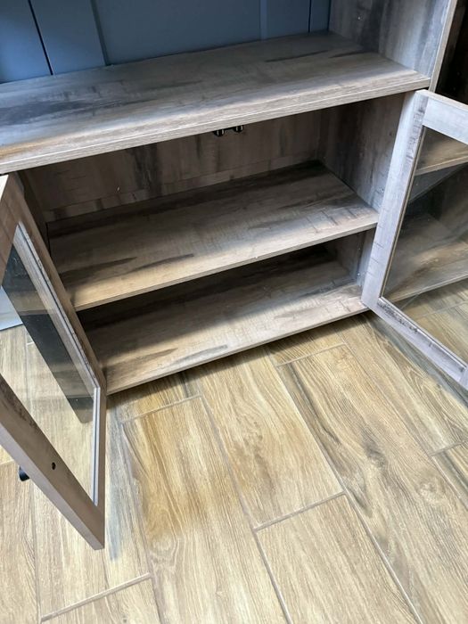 Szafka w kolorze dąb