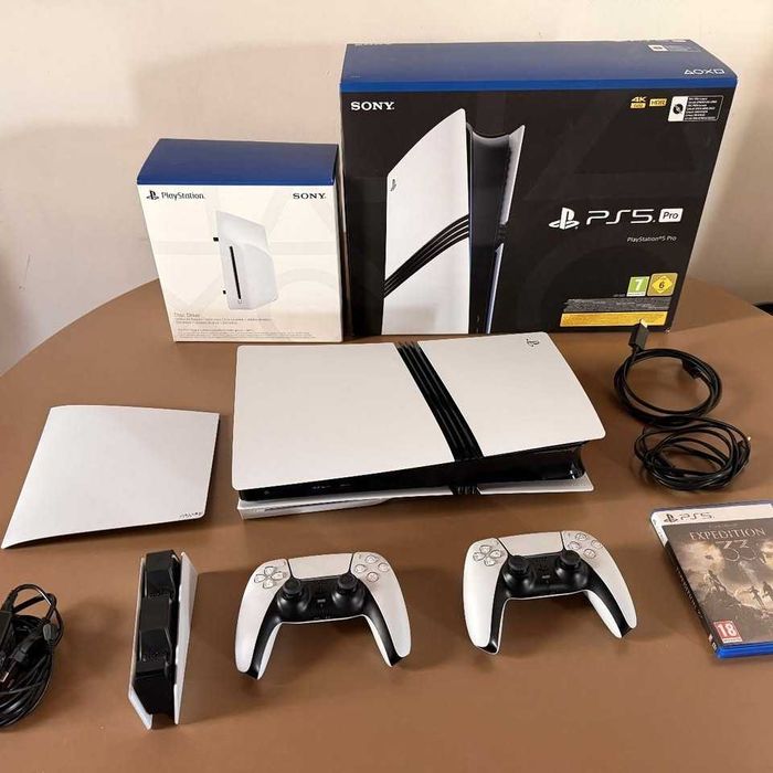 Ps5 pro + napęd + 2 pady jak nowa