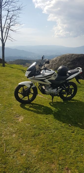 Vendo Honda CBF125 4 tempos.