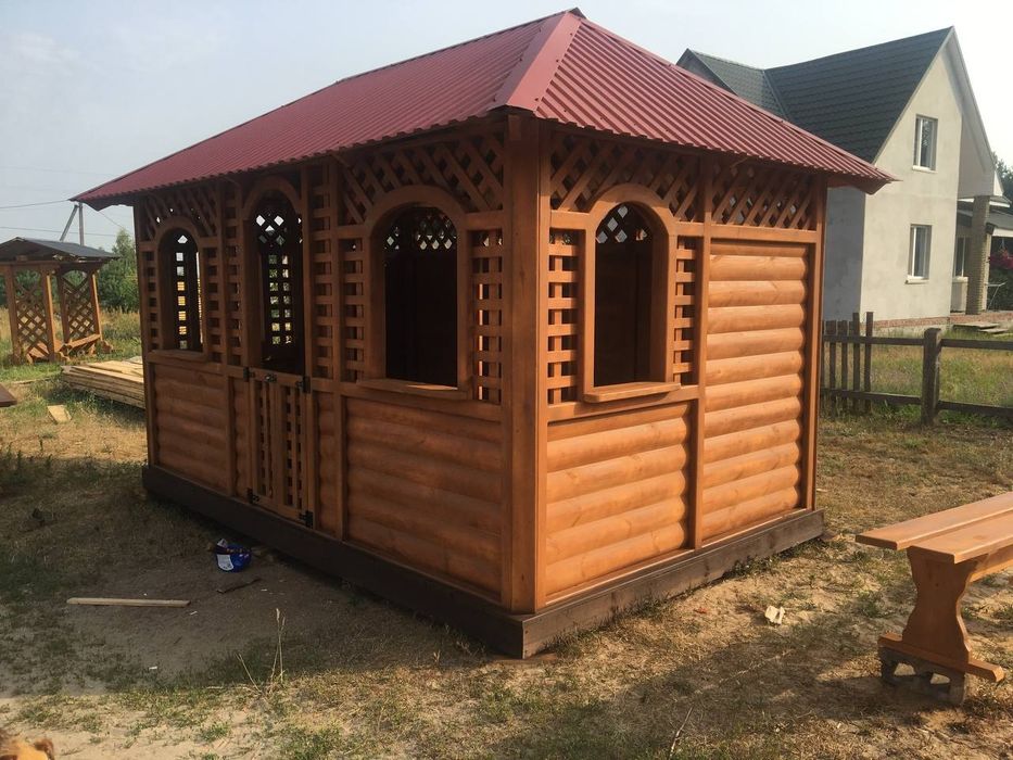Дерев'яні споруди для застіль та святкувань