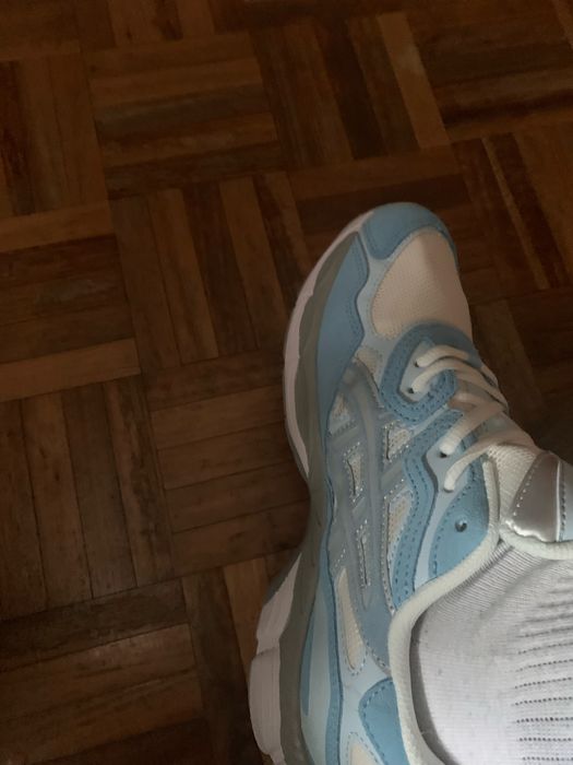 Asics branco e azul