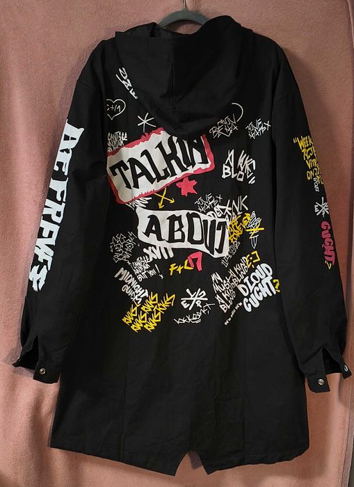 Kurtka płaszcz, czarna graffiti, kaptur, kieszenie unisex L