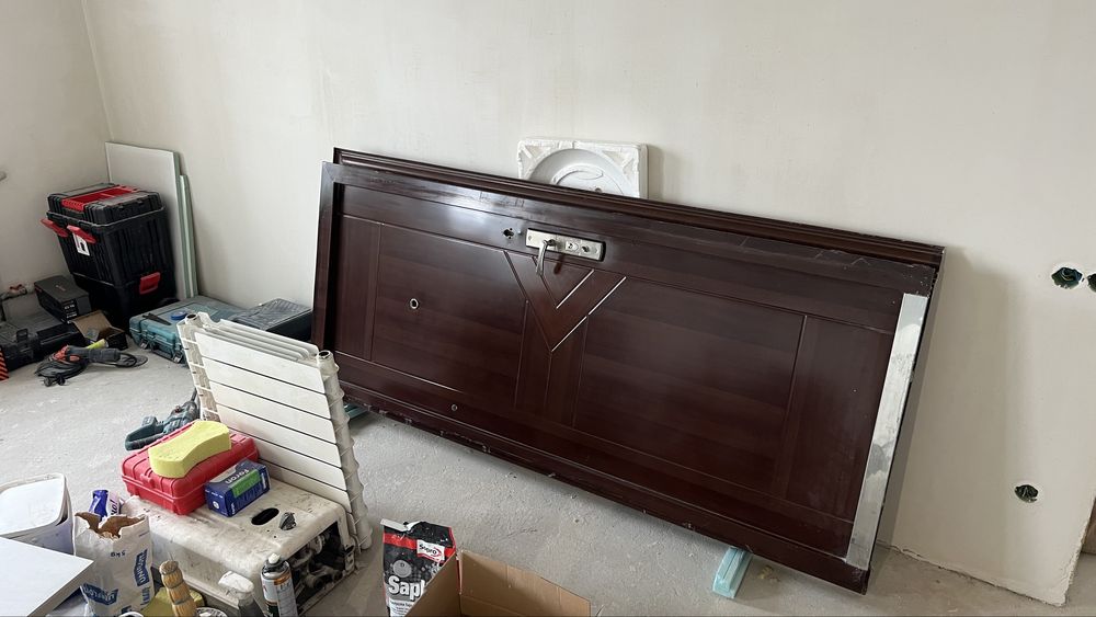 Вхідні двері 205 см х 86,5 см товщина 10 см